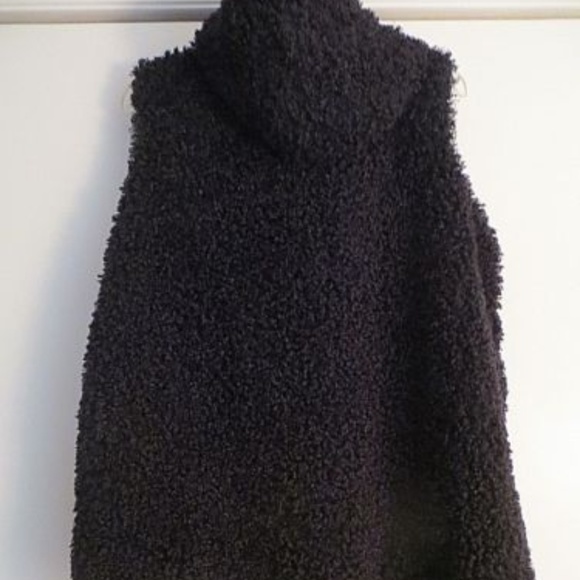 (Sale) MONTANACO BLACK HOODED SHERPA POM POM VEST - Picture 3 of 3